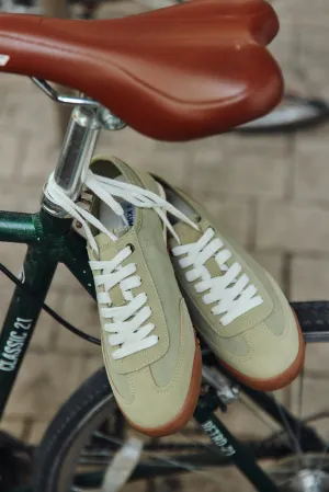Airy sneakers green