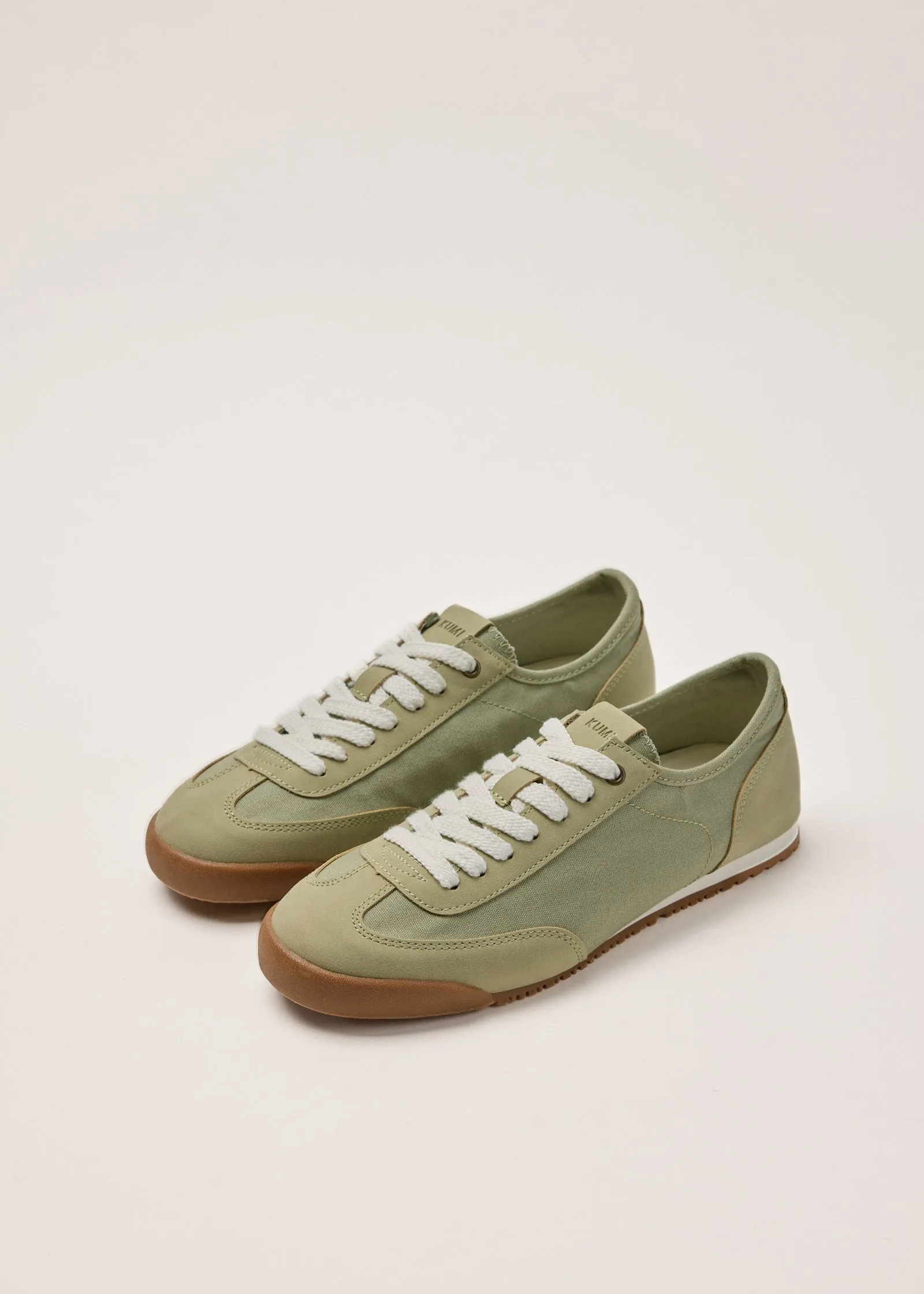 Airy sneakers green