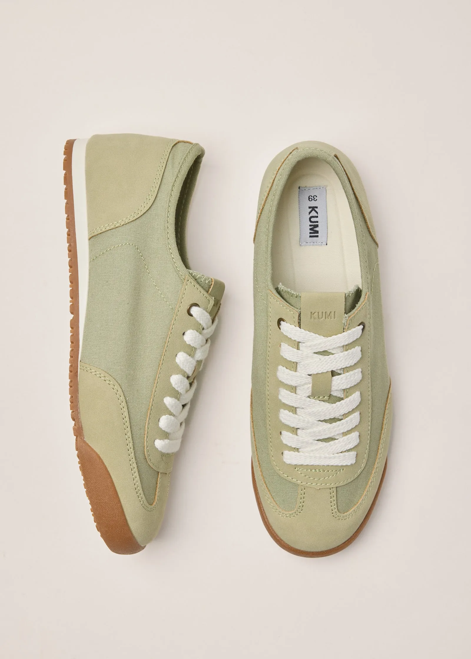 Airy sneakers green