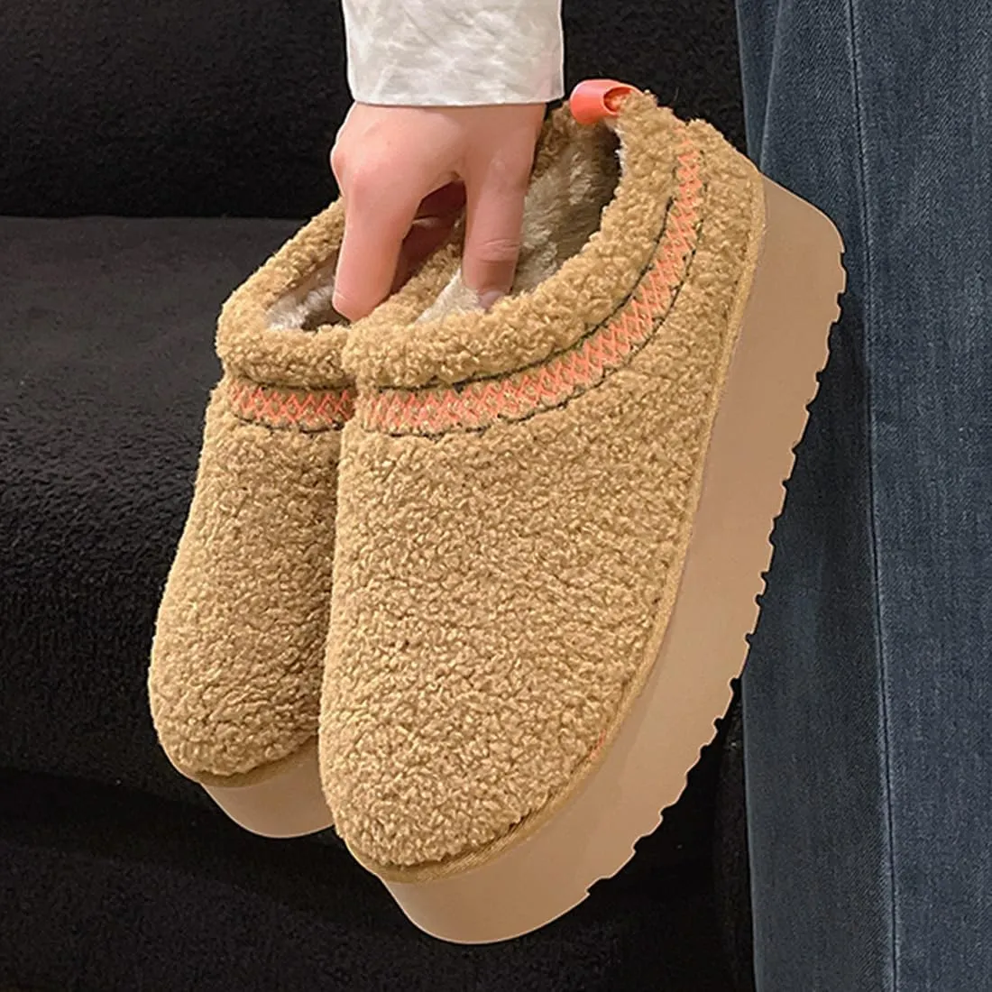 Harssidanzar Women's Platform Slippers Fleece Lined Boots Anti-Slip Snow Platform Slippers Winter House Shoes Indoor and Outdoor KL506US