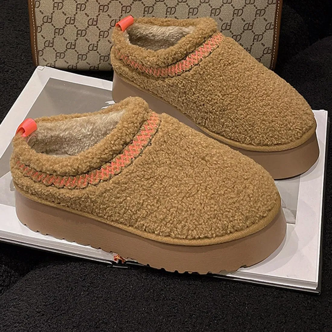 Harssidanzar Women's Platform Slippers Fleece Lined Boots Anti-Slip Snow Platform Slippers Winter House Shoes Indoor and Outdoor KL506US