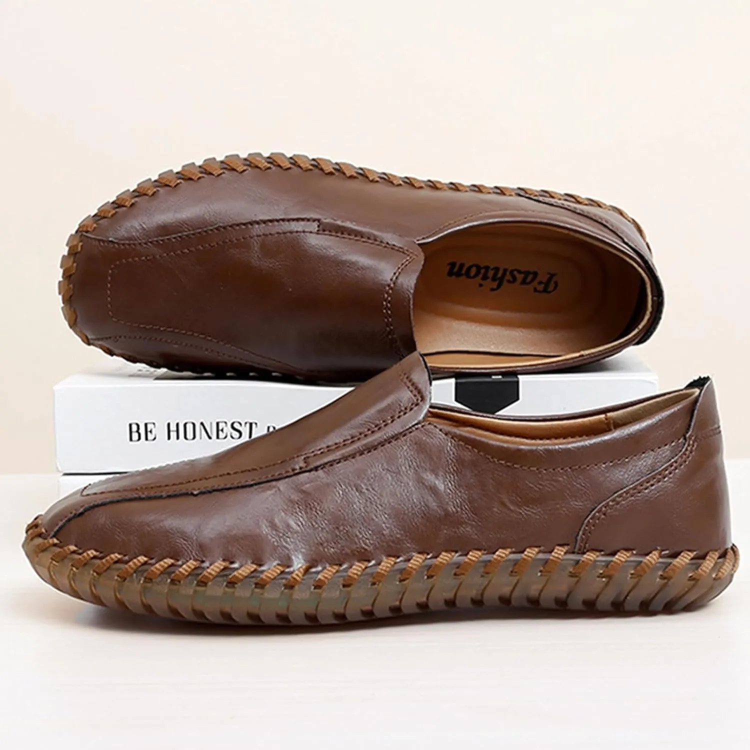 Men's Leather Hand-Sewn Flats Loafers, Comfortable Round Toe Flat Bottom Non-Slip Slip-On Driving Shoes Light Moccasin Flats Boat Shoes