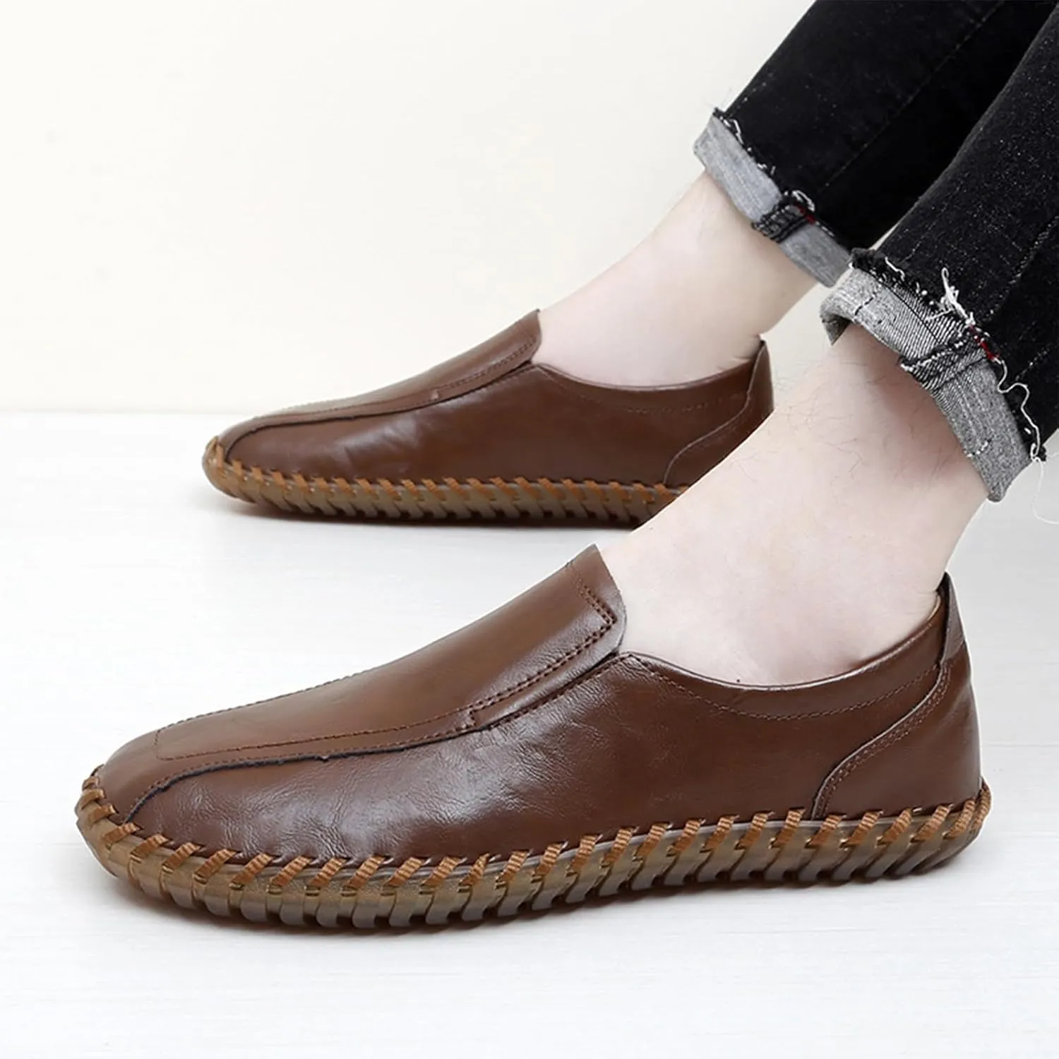 Men's Leather Hand-Sewn Flats Loafers, Comfortable Round Toe Flat Bottom Non-Slip Slip-On Driving Shoes Light Moccasin Flats Boat Shoes