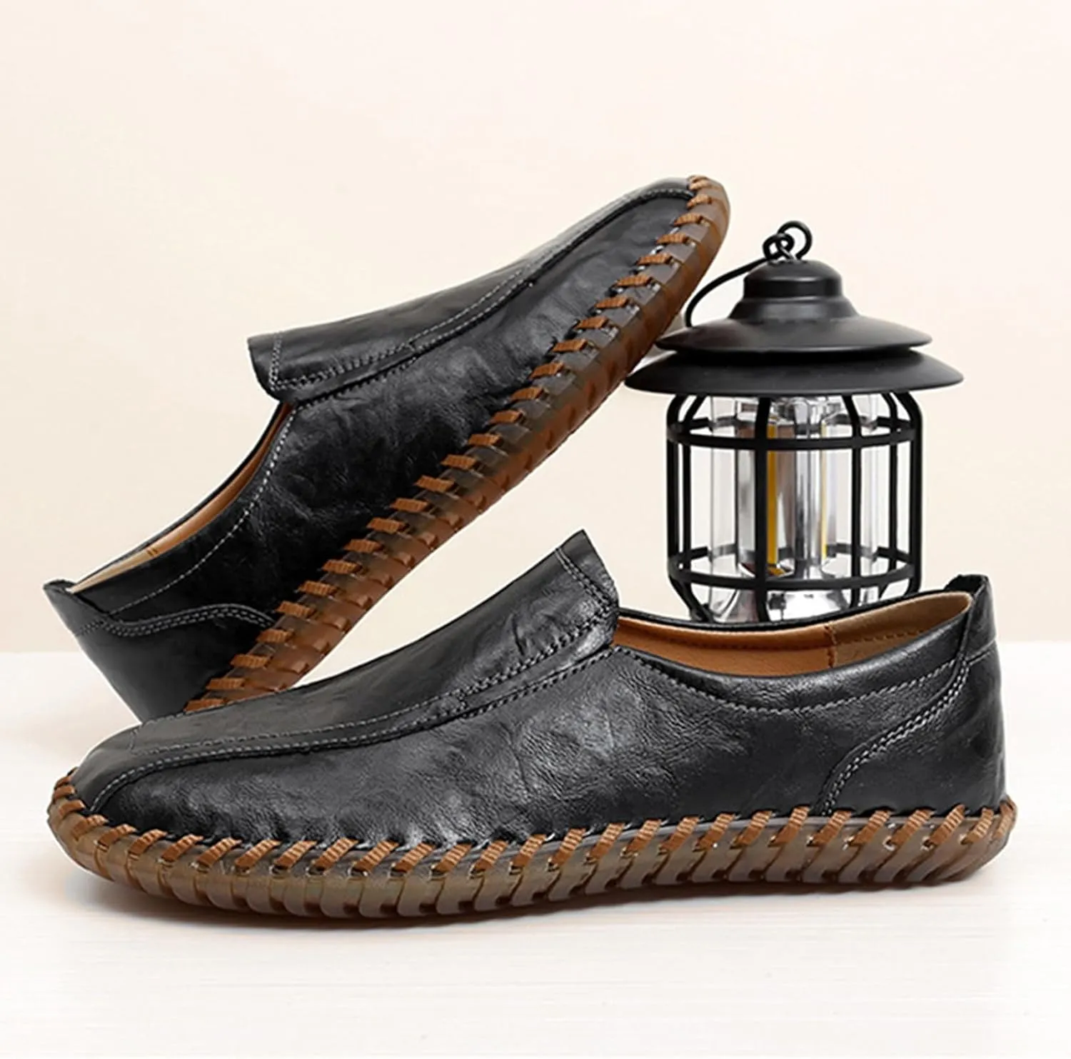 Men's Leather Hand-Sewn Flats Loafers, Comfortable Round Toe Flat Bottom Non-Slip Slip-On Driving Shoes Light Moccasin Flats Boat Shoes