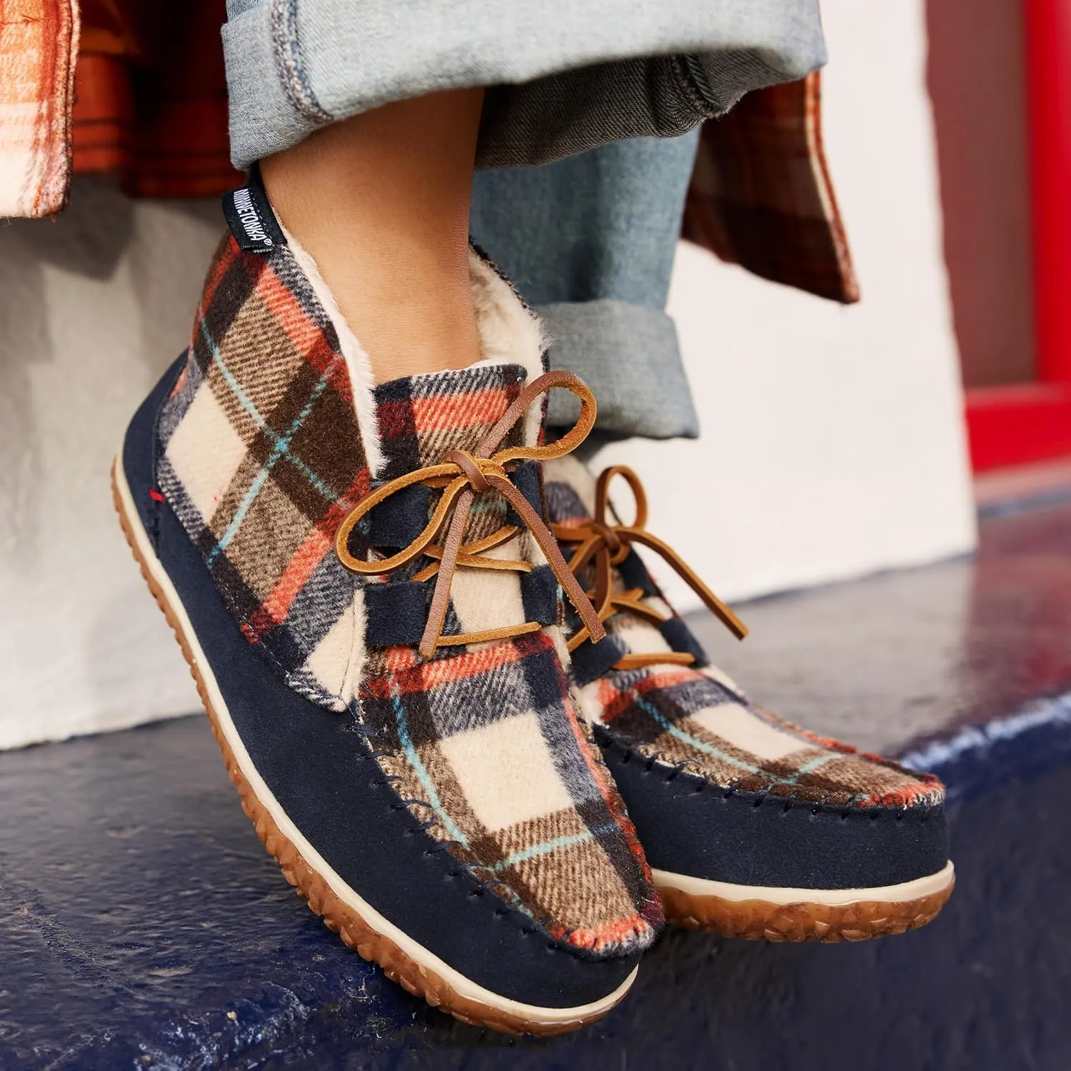 Minnetonka Womens Torrey Laceup Boot