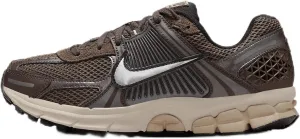 Nike Zoom Vomero 5 Women's Shoes (FN6742-201, Baroque Brown/Light Orewood Brown/Hemp/Chrome) Size 9