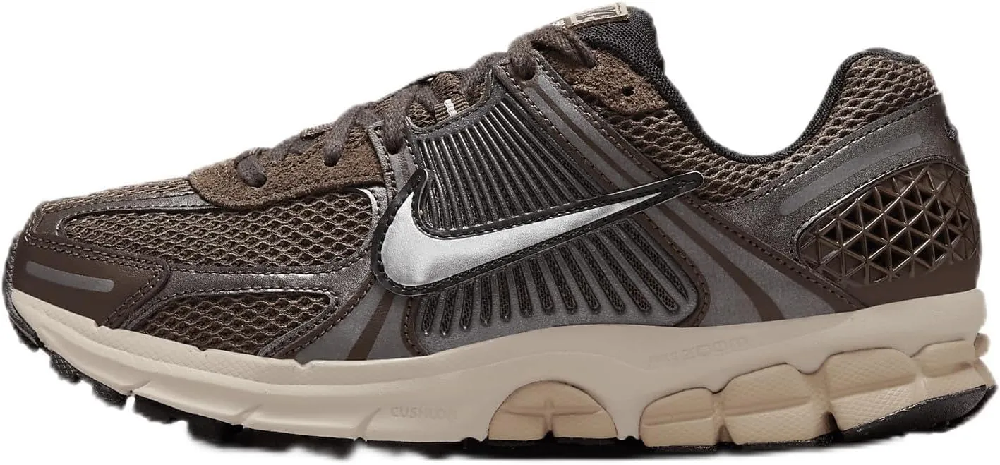 Nike Zoom Vomero 5 Women's Shoes (FN6742-201, Baroque Brown/Light Orewood Brown/Hemp/Chrome) Size 9