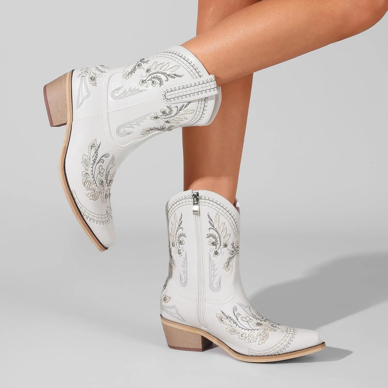 Rhinestone Ankle Cowboy Boots for Women Embroidered Short Cowgirl Boots With Low Heel Side Zipper Comfortable Chunky Heels Western Booties For Prom Party Wedding Pull On Shoes