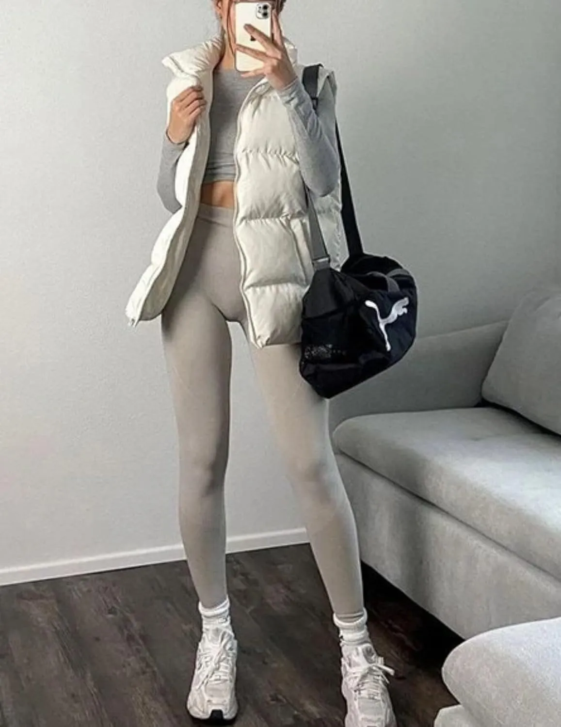Zeagoo Women Puffer Vest Lightweight Stand Collar Sleeveless Winter Warm Zip Up Padded Outerwear Jackets with Pockets S-XXL